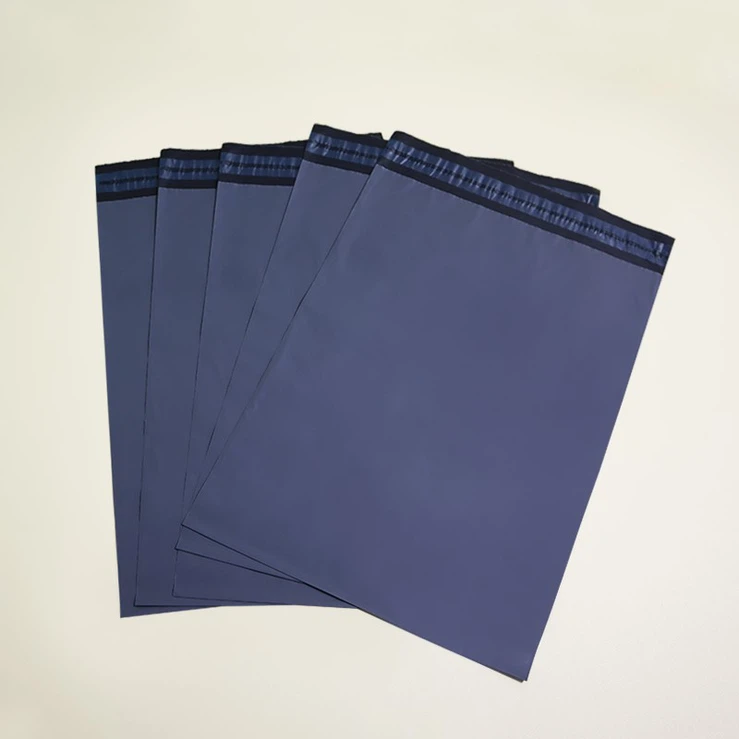 Gray shipping mailer bag Gray shipping mailer bag